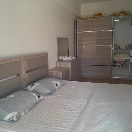 Luxsary In Apartment *