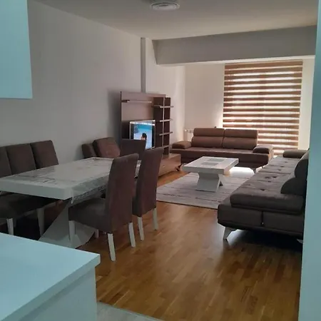 Luxsary In Apartment *
